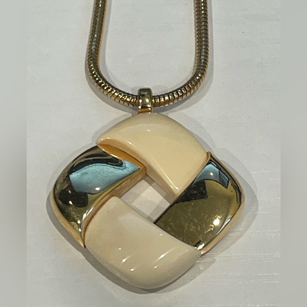 Vintage Trifari Gold Tone & Ivory Pendant Chain Necklace Marked Elegant